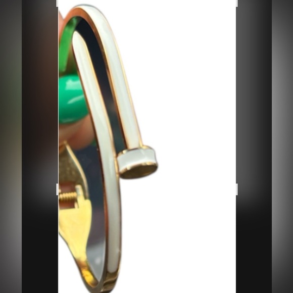 18K gold plated vintage cream gold-tone Nail fashion bracelet - Picture 11 of 12